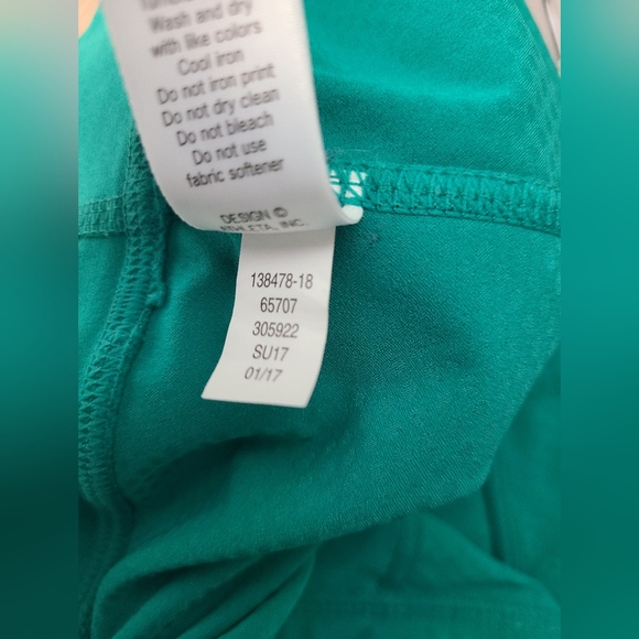 Athleta Dobby Be Free Knicker Capri Legging size ST womens - Picture 5 of 6